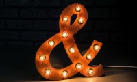 Ретро-буквы с лампочками
