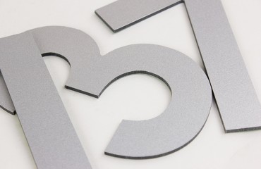 Буквы и слова из алюминиевого композита