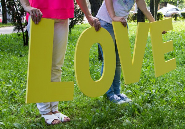 Яркие буквы из пеноплекса