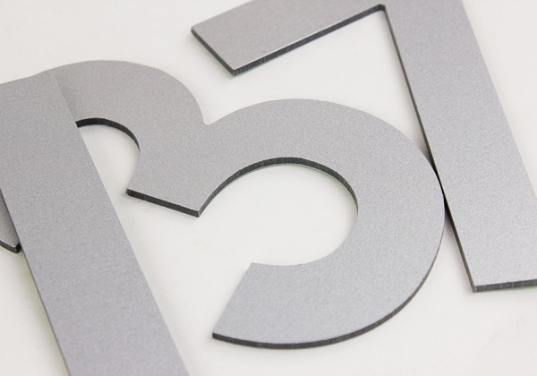 Металлизированные буквы и слова