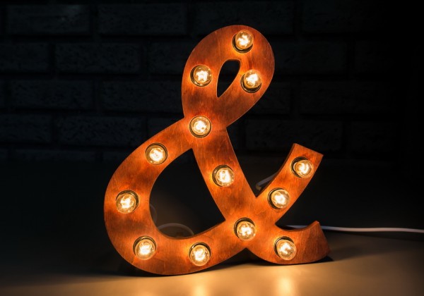 Ретро-буквы с лампочками