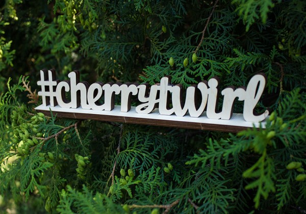 Хэштег из фанеры на подставке