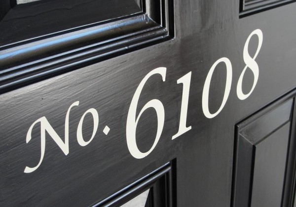 Буквы и слова из виниловой самоклеющейся пленки